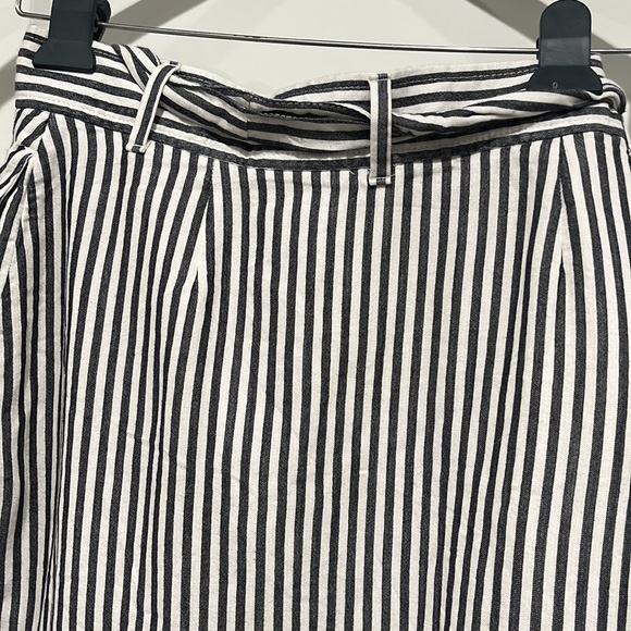 Button-up skirt with a belt - Picture 5 of 10